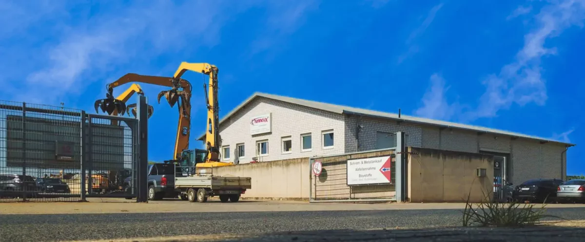 Einfahrt zum Wertstoff- und Entsorgungshof von L'Honneux